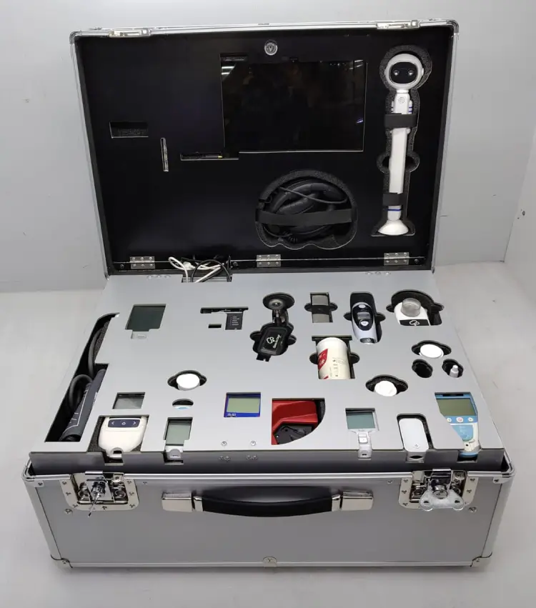 A Clinics On Cloud Box Clinic open, its medical devices seated in the case